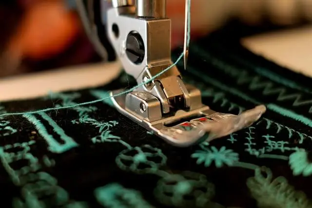 sewing-machine automatic needle threader