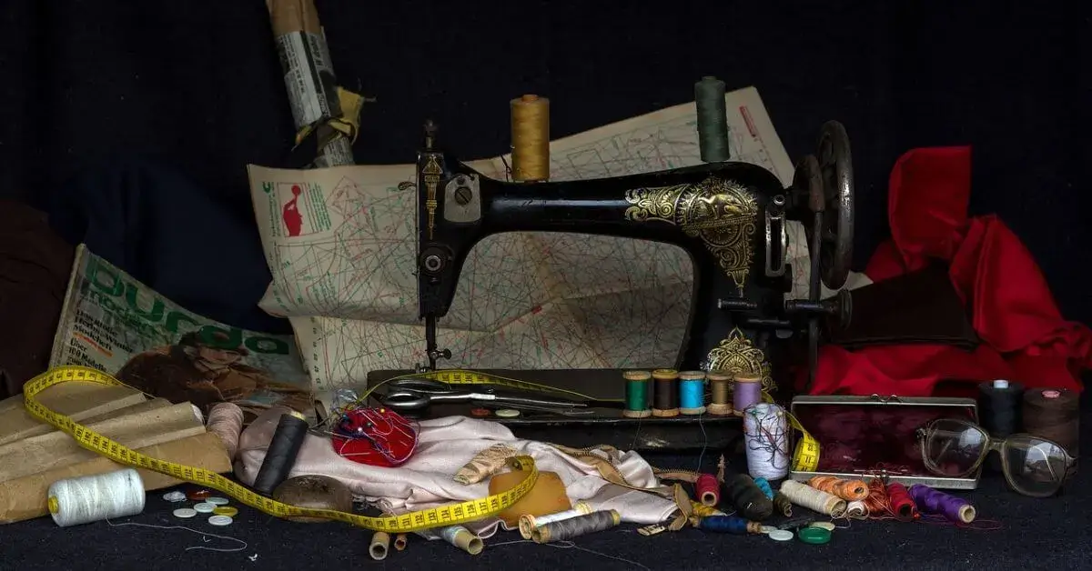 what is a sewing machine