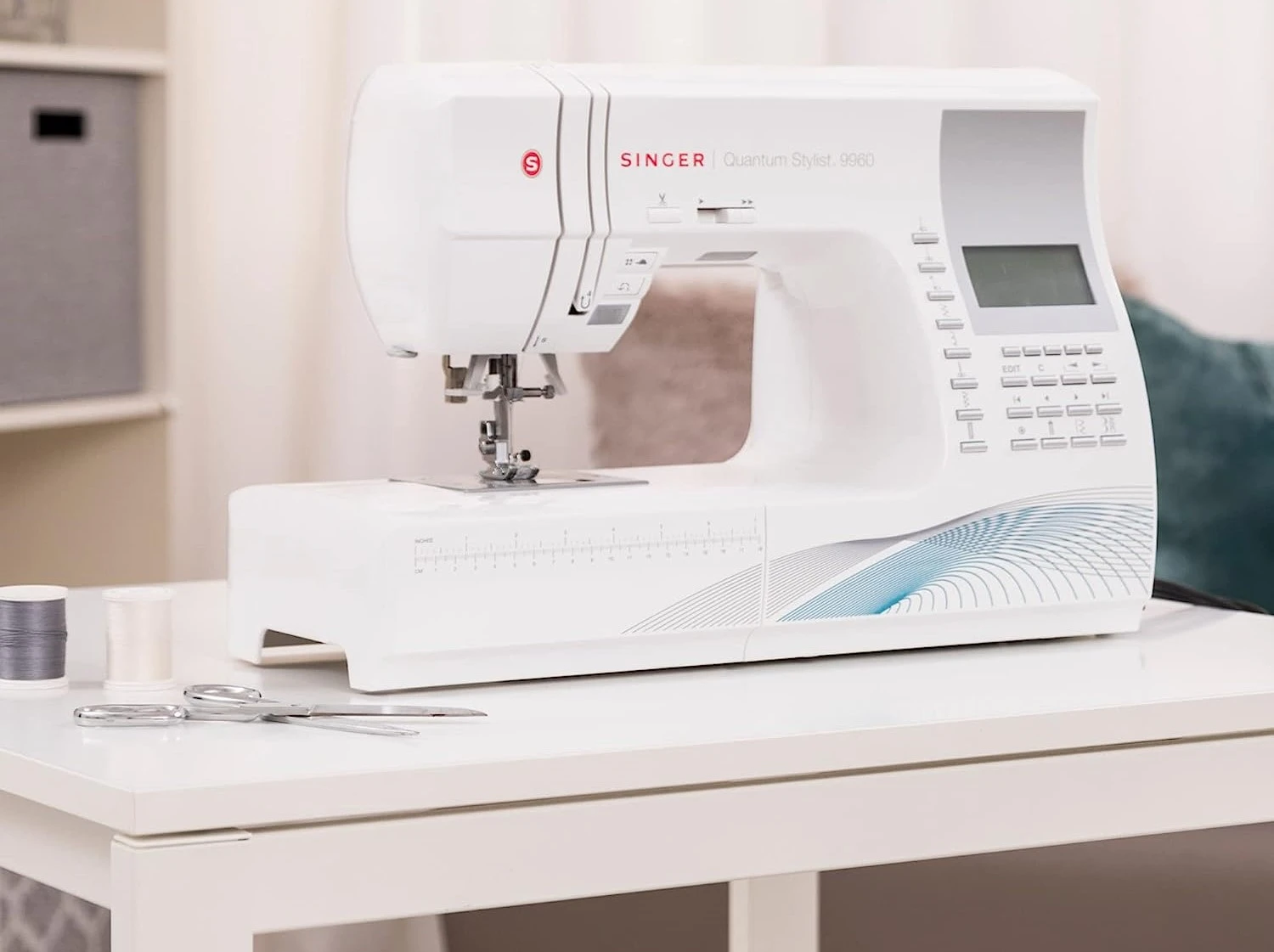 SINGER 9960 Sewing & Quilting Machine showcasing its features - Top-rated Quilting Machines
