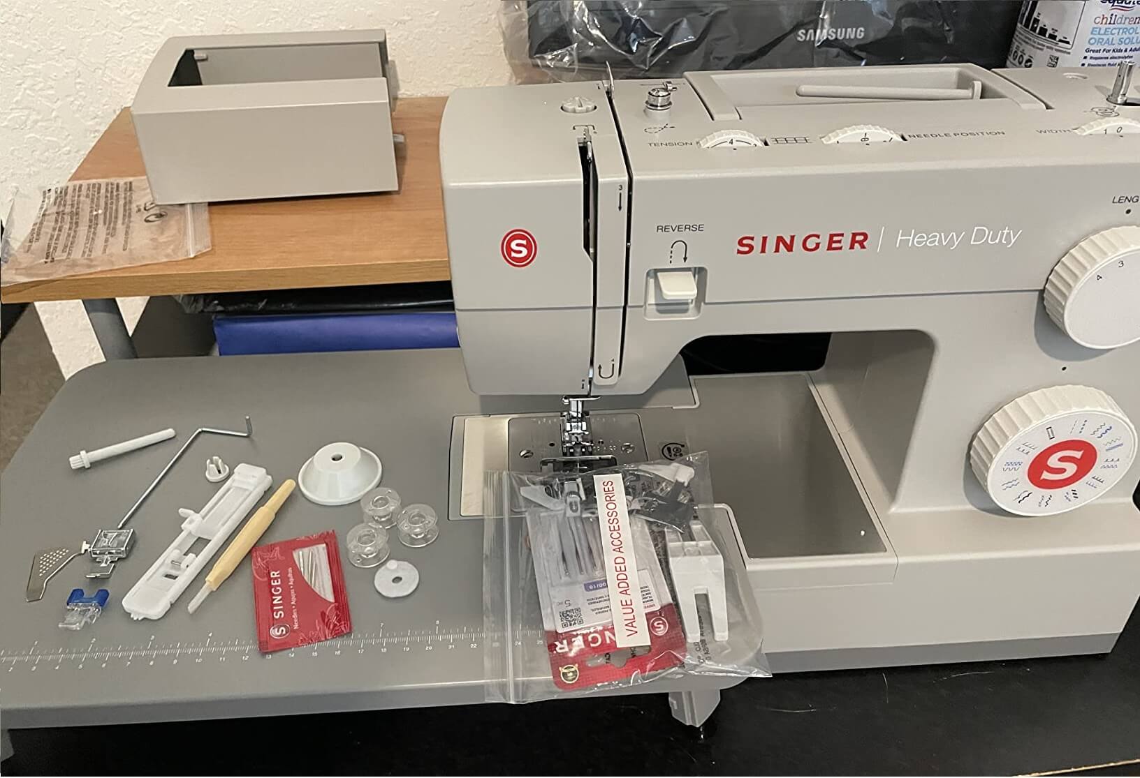 Image of the Singer Heavy Duty 4423 mechanical sewing machine, looking robust and industrial.